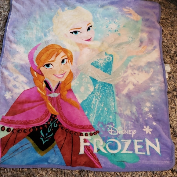 DISNEY FROZEN THIN FLEECE BLACKETS SZ 46" x40"